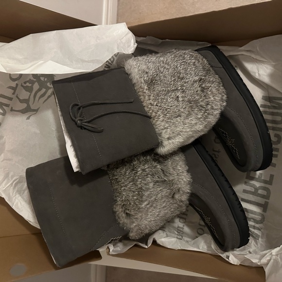 manitobah Shoes - MANITOBAH MUKLUKS BRAND NEW